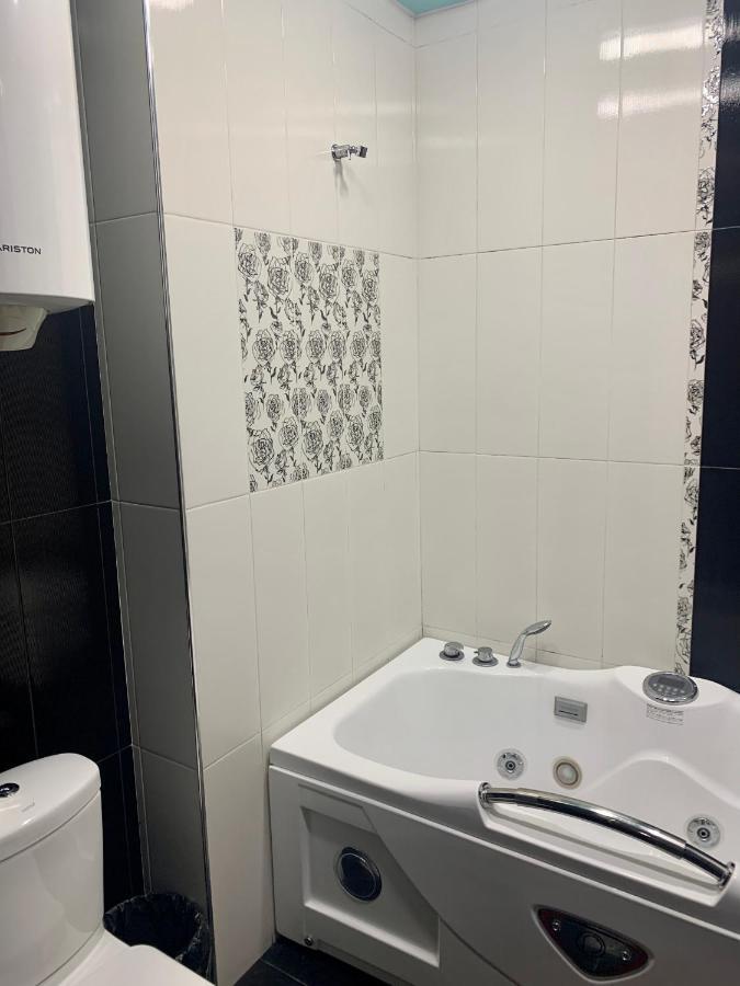 Luxury Apartment With Jacuzzi On Republic Square Yerevan Bagian luar foto